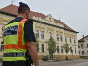 Bombariadó a szentesi bíróságon…