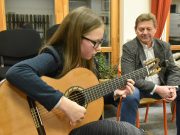 Ajándék gitár talált gazdára…