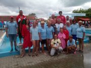 Tótkomlóson ugrottak vízbe a Delfinek…