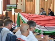 Ki üzemelteti majd a színházat?…