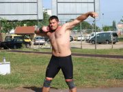 A MOB támogatja a súlylökőket…