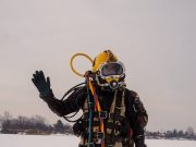 Jeges vízben merültek…