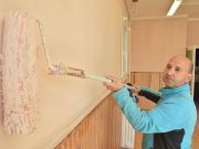 Óvodát és iskolát szépít a jótékony szobafestő…