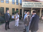 Mind a két szentesi idősek otthona kapott a megyei önkormányzat védőeszközeiből …