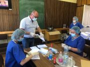 Szájmaszkokat kapnak a 65 év felettiek…