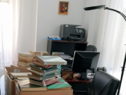 A kölcsönzés szünetel, a könyvtár nem…