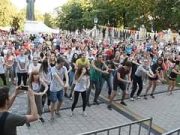 Flashmobbal indult a L’amour Napok Szentesen! (videó)…