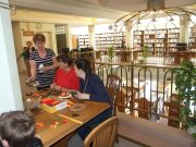 Tavaszváró kézműves foglalkozás volt a könyvtárban….