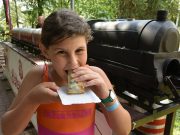 Rétes Vonat „robog” a strandon…