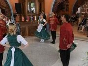 Az első tánc a volt Petőfiben – Palotással nyílt meg a Szentes Szecessziós Ház…