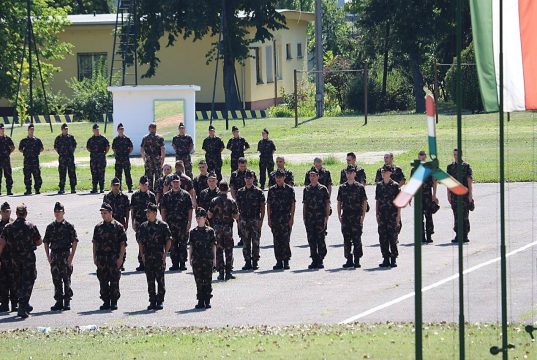 Vezényszótól hangos a Damjanich laktanya…