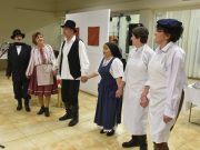 Hagyományőrzés pajzán mesével az ovibálon…