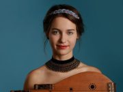 Komoly kérdéseket is felvet első lemezén…