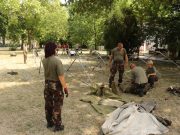 Hát elkezdődött. Épül a sátortábor és készülődünk a tábor kapu nyitására.
Tava…