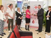 Hatezer fürdőbelépőt kaptak a véradók…