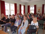 2016. november 28-án 50 középiskolás diák vette birtokába a városi könyvtárat. 1…