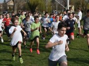 Félezer diák a mezei futóversenyen…