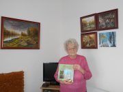 Festményeit könyvbe válogatta…