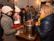 Ételosztás karácsony előtt…