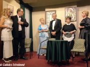 Francia szobalány költözött a Padlásszínházba…