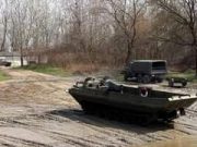 Újonc gépkezelők „vízenjárása” PTSZ-M közepes lánctalpas úszógépkocsival….