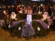 Felgyulladt advent első gyertyája Szentesen…