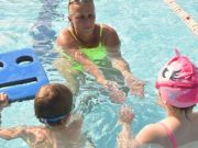 Együtt sír és együtt nevet a gyerekekkel