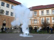 Robbanás a gimnázium udvarán! (videóval)…