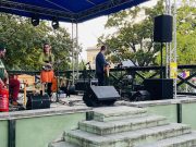 A kis színpadon már nagyon készül a Lóca együttes!…