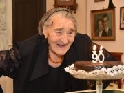 Katika néni 90 éves…