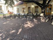 A Megyeháza udvara is megtelik lassan :)…