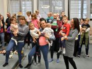 Gyereket a magasba…