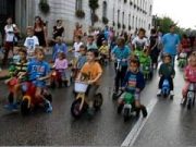 Kismotoros felvonulás a Kossuth utcán a Térfesztivál keretében (videó)…