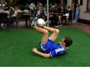 Horváth Tamás freestyle futball bemutatója a Yee-lo-nál!…