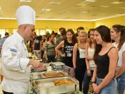 Spenót burger volt a menő, azaz a menü…