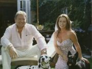 Greg Lake (Emerson, Lake & Palmer), a felesége, Regina és a kutyáik.
Greg …