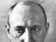 Az író Apostagon született. Édesanyja cselédlány volt, édesapja bizonytalan.Isk…