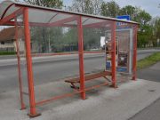 Szerelmi bánat miatt szétütötték az „arcát”…