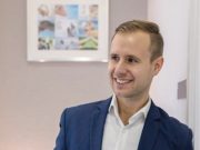 A pénz világát vitte a YouTube-ra…