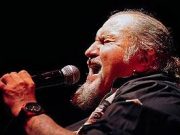 Április 23-án Szentesen koncertezik Deák Bill Gyula, a magyar blues-király…