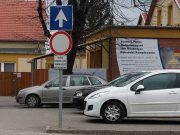 Parkolni csak engedéllyel lehet a bölcsődénél…