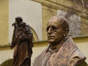 XII. Piusz pápa szoboravatója…
