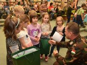 Tankok, repülők és búvárok a gyermekrajzokon…