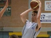 A címeres mezért küzd a pályán…