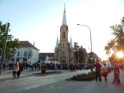 Sportos programok, lampionos felvonulás, retro-party képekben:…