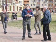 Az MSZP vörös szegfűvel köszöntötte a nőket…