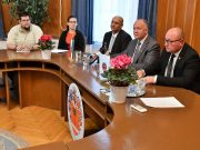 90 pályázó és mind nyert…