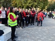 – Miért félnénk, miért élnénk, Ha nem egy álomért? –