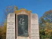 A HSZC Szentesi Zsoldos Ferenc Technikum diákjai ma délután megkoszorúzták a Zso…