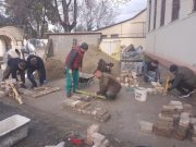 A mai napon sikeres ágazati vizsgát tettek felnőtt képzésben résztvevő burkoló t…